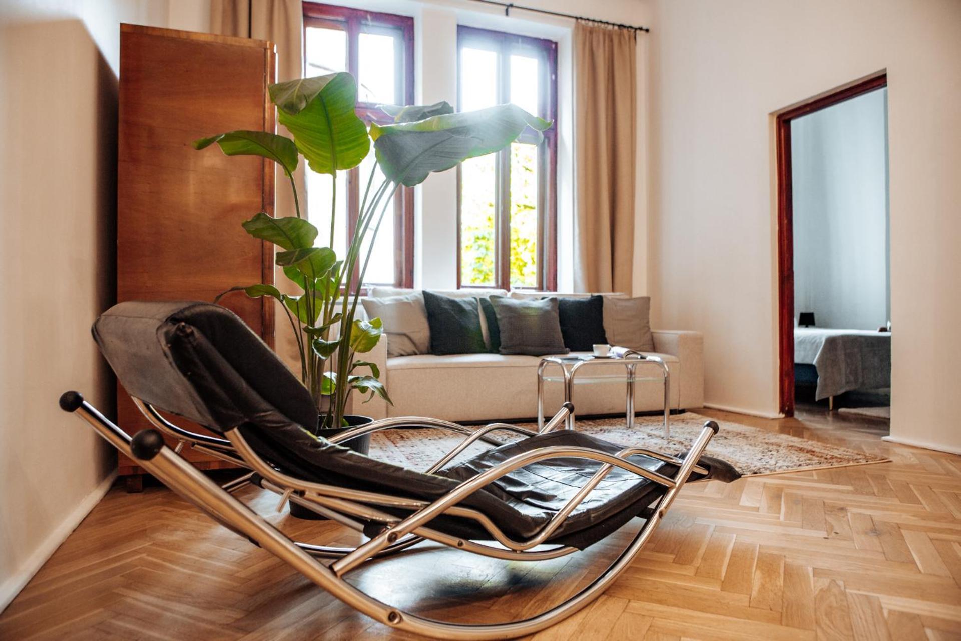 Ferienwohnung Oomph Vintage 2Br Gem Steps From Politechnika Warschau Exterior foto